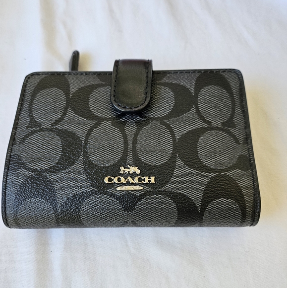 Coach Handbags - EUC Coach  Carriage Wallet Black